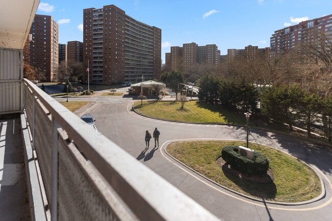 Building Photo - 61-15 98th St