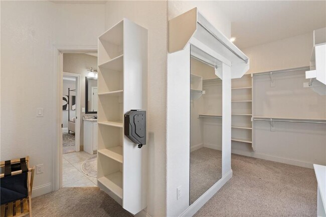 Building Photo - 5702 S 60th Pl