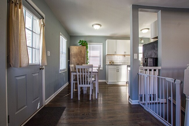 Building Photo - Beautiful 3 Bedroom / 1 Bath Home in Distr...