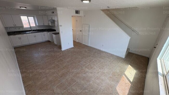 Building Photo - 2 bedroom 1.5 bathroom townhome (Move In Special Available OAC)