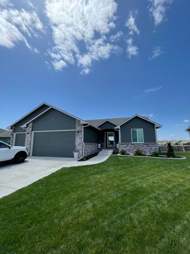 Building Photo - 3419 Laughlin St