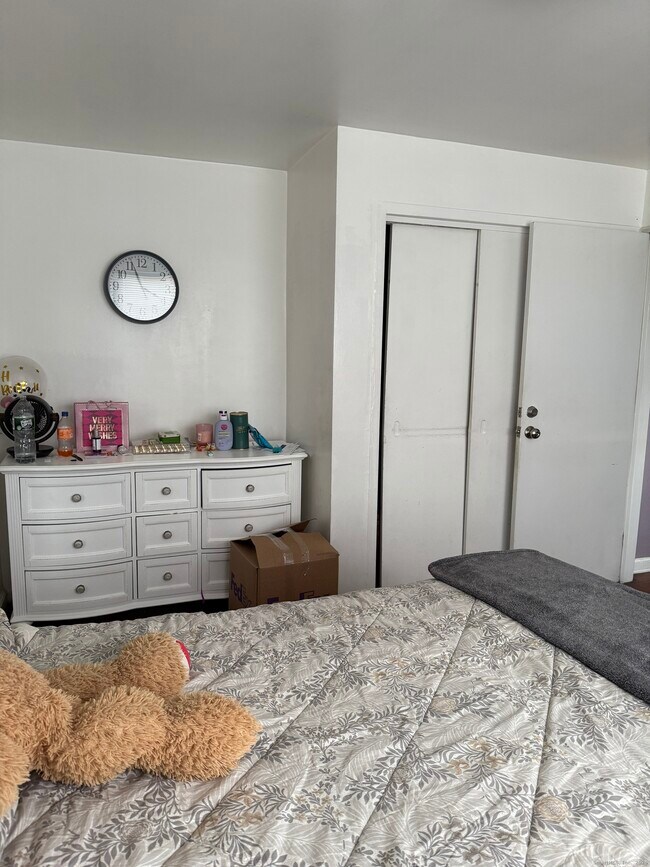 Building Photo - 1084 E Main St