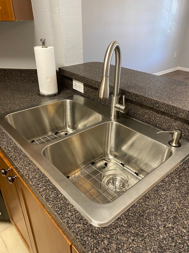 Building Photo - 2279 Portofino Pl