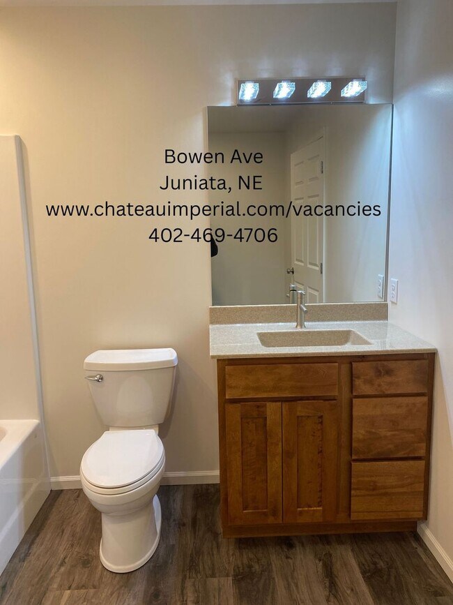 Building Photo - 600 N Bowen Ave