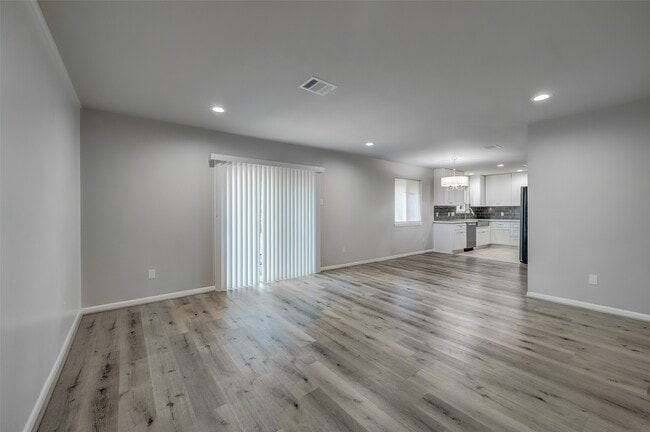 Building Photo - 5451 Loch Lomond Dr