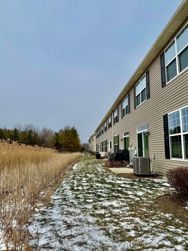 Building Photo - 544 Silverton Dr