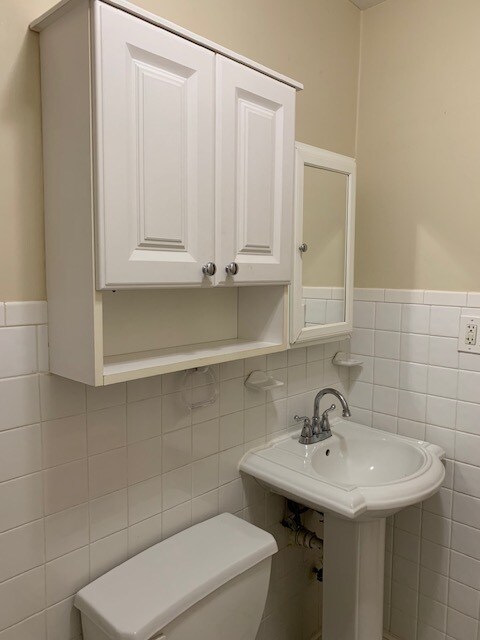 Bathroom 2 - 288 Monmouth St