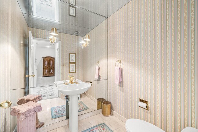 Building Photo - 5184 Lake Catalina Dr N