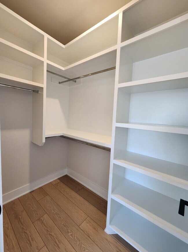 Building Photo - Modern 3 Bedroom 3.5 Bath Home in Nations