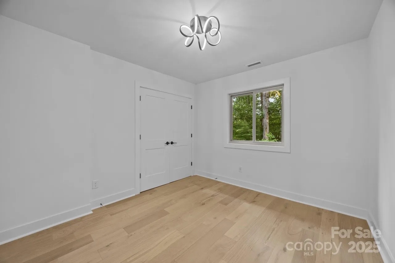 Building Photo - Room in House on Piney Path Rd