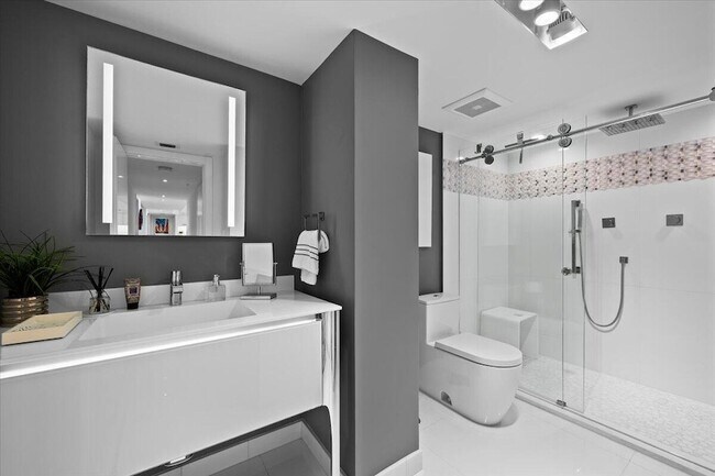 Building Photo - 5280 N Ocean Dr