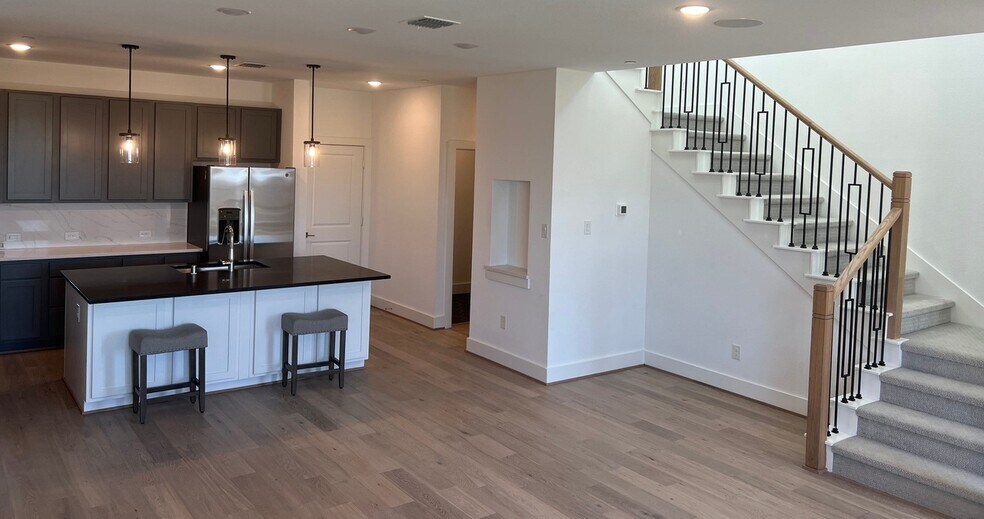 Building Photo - 8903 Cave Springs Mews