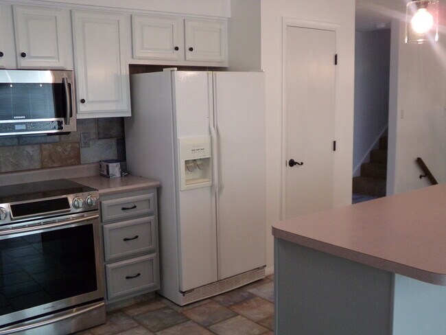 Building Photo - COMING SOON! 4 Bed 2.5 Bath Beavercreek Home!