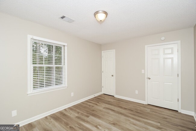 Building Photo - 3330 Dogwood Dr