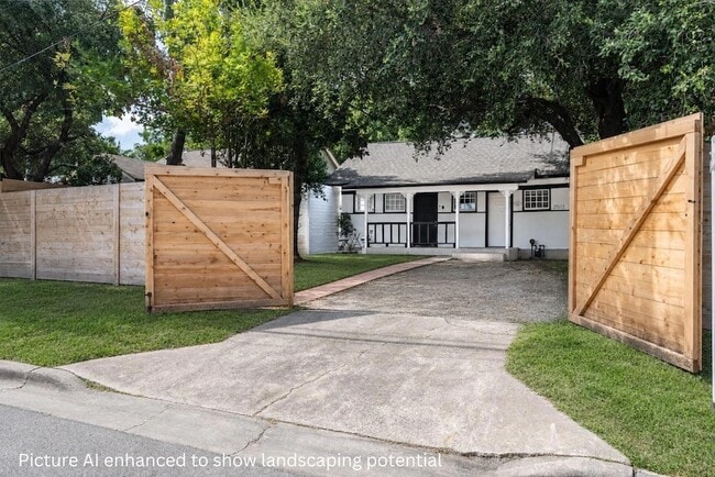 Building Photo - 2503 Gonzales St