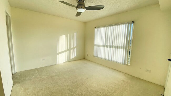 Building Photo - 2bd 2bath unit available now at Country Club Village 4!!