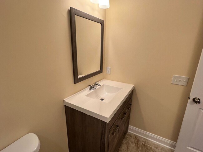 Building Photo - Stunning, Modern 4-Bed / 2.5-Bath Home for Rent – Less Than 20 Minutes to Downtown!