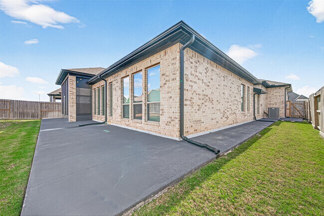 Building Photo - 2806 Sycamore Wood Trce