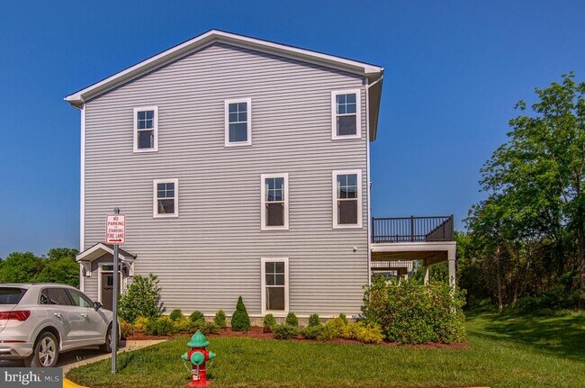 Building Photo - 135 Wake Robin Ct