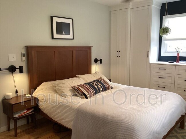 Building Photo - 23 Moore Ave