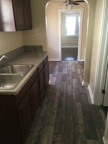 Building Photo - 5031 Bakman Ave