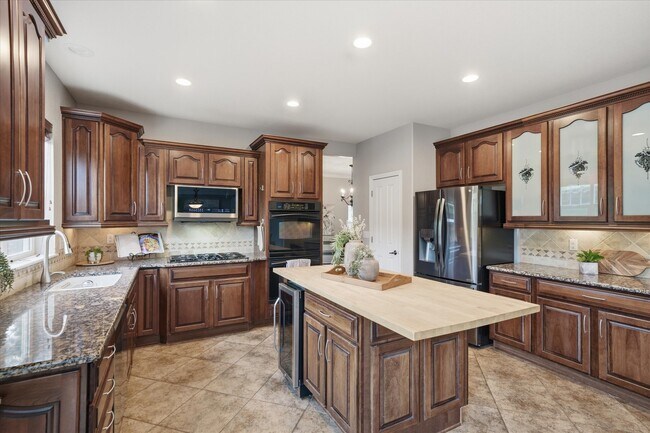 Building Photo - 2212 Ridgetrail Dr