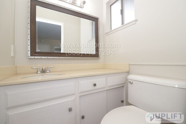 Building Photo - 2 Bedroom 1.5 Bath Home in 55+ Community