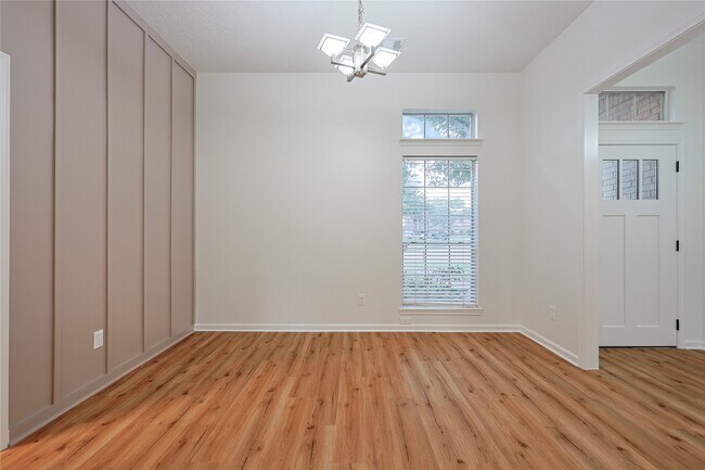 Building Photo - 2109 Eastlands St