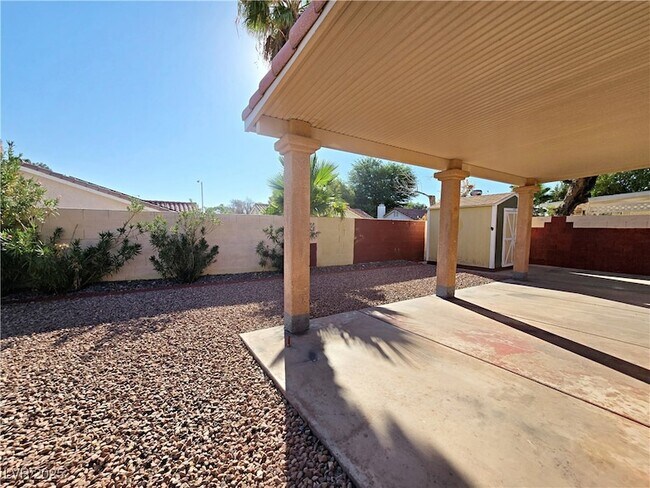 Building Photo - 8120 Sandy Creek Dr