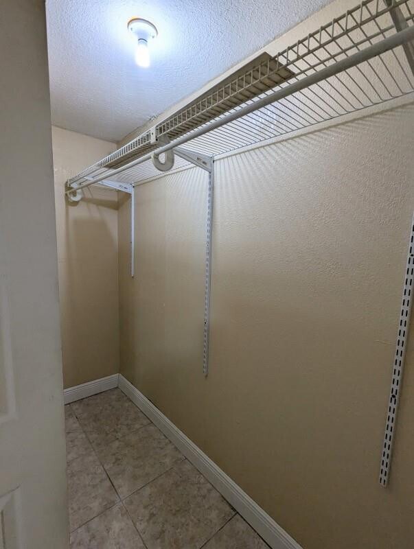 Building Photo - 664 W Melrose Cir