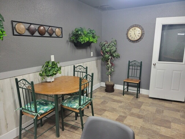 Building Photo - "Charming Studio Retreat in Stanley: Cozy 500 Sq Ft Haven with Full Bath!"