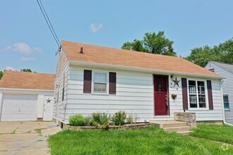 Building Photo - 1421 3rd St NE