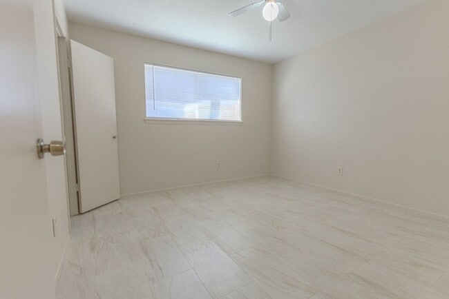 Building Photo - 9806 Cane Creek Dr