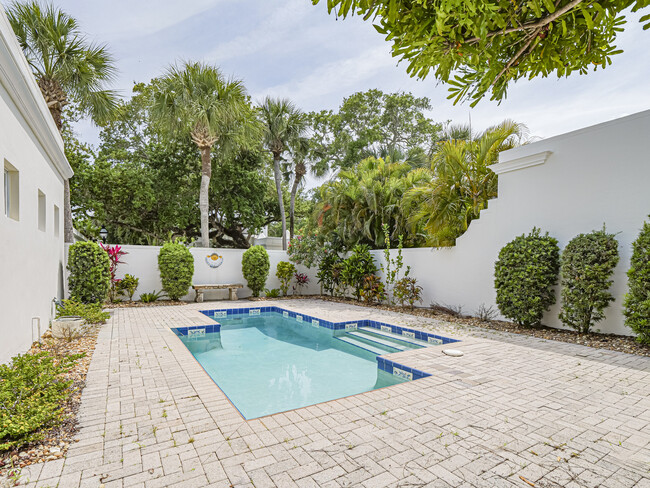 Building Photo - 8405 Red Bay Ct