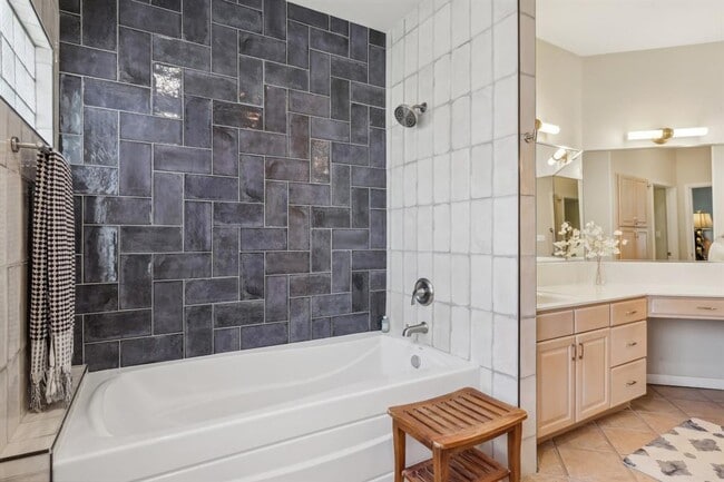 Building Photo - 617 Evergreen Ln