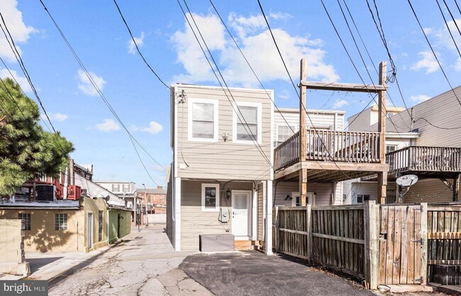 Primary Photo - 107 E Fort Ave