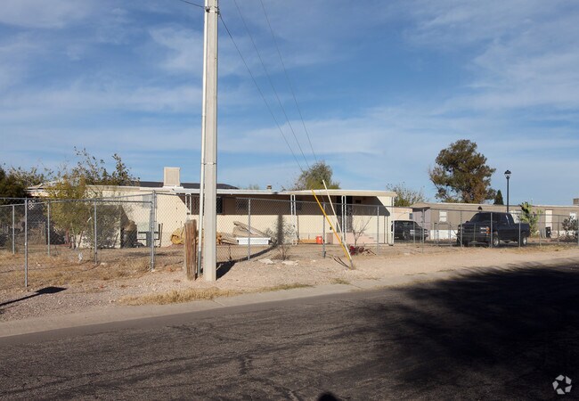 Primary Photo - Cottonwood Manor Mobile Park - 65 Space