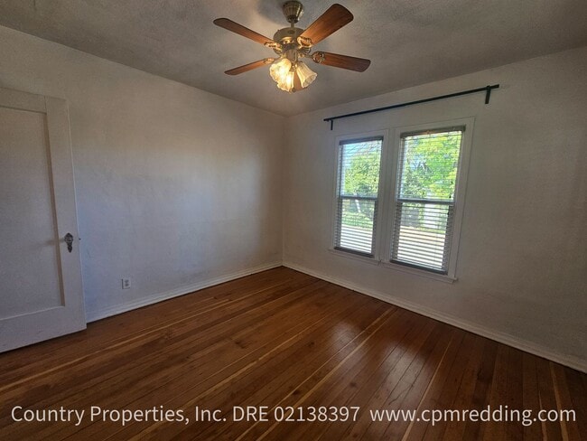 Building Photo - Available Now! Downtown 3-Bedroom with Old World Charm and Modern Amenities!