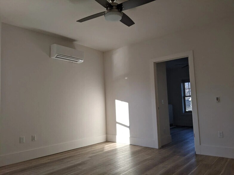 Building Photo - 823 E Johnson St