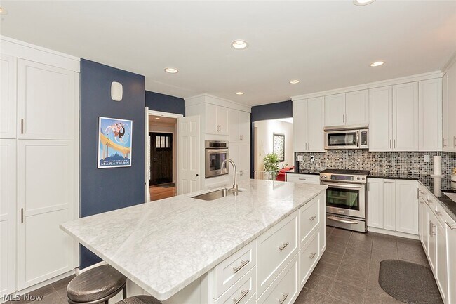 Building Photo - 26055 Hurlingham Rd
