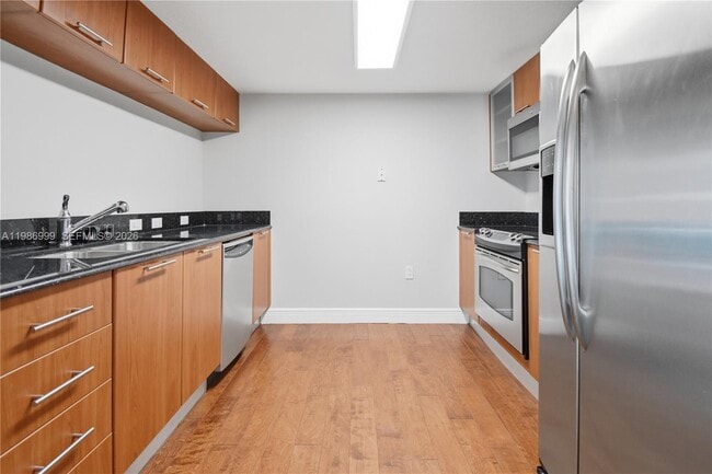 Building Photo - 1800 N Bayshore Dr