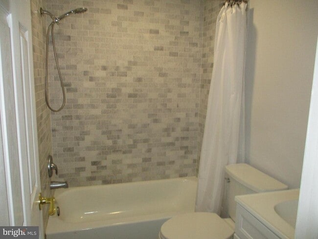 Building Photo - 121 Hoover Ave