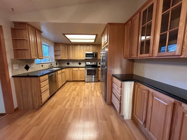 Building Photo - Spacious Home in Great Neighborhood off Tahoe Keys Blvd