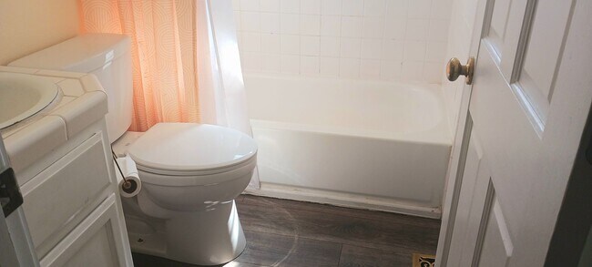 Building Photo - ***SHORT-TERM LEASE SPECIAL RENT RATE $250...