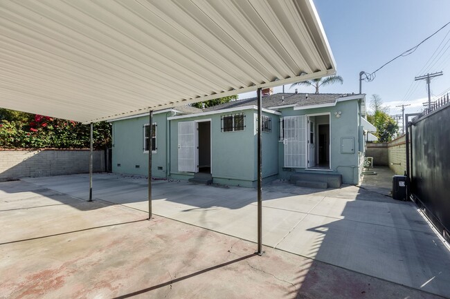 Building Photo - 8975 David Ave