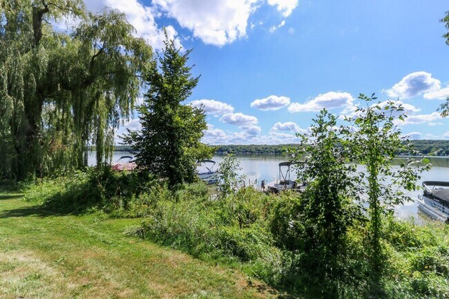 Building Photo - Lake Como Cozy Furnished Loft Available for Monthly & Mid-Term Rentals