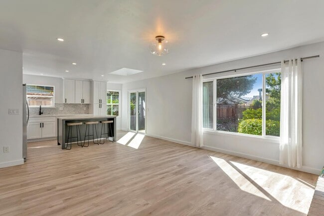 Building Photo - 2668 Quartz St