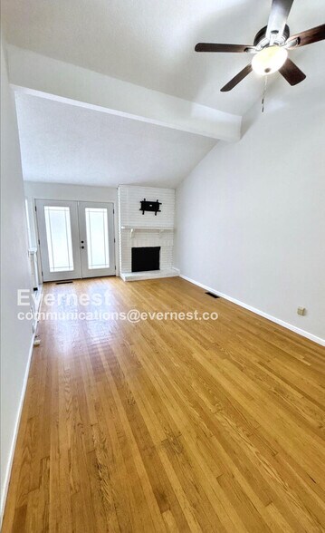 Building Photo - 1515 Mautenne Dr