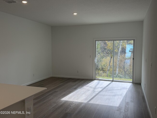 Building Photo - 539 Holly Lks Dr