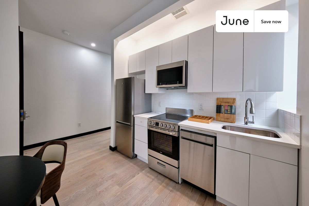 Building Photo - 624 E 17th St